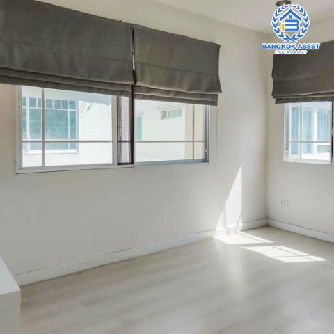 *****ทาวน์เฮ้าส์มือสองย่านสมุทรปราการ ม.อินดี้ ประชาอุทิศ90 #หลังมุม คุณภาพระดับ L&H เนื้อที่กว้างขวางถึงเกือบ 26 ตร.ว. ฟังก์ชัน 3 ห้องนอน 2 ห้องน้ำ 1 ที่จอดรถ ตกแต่งภายในสวยงาม บิวท์อินครัว บนทำเลแห่งการเดินทาง ใกล้รถไฟฟ้า (ในอนาคต) สายสีม่วง "สถานีครุใน" และทางด่วน "สุขสวัสดิ์"